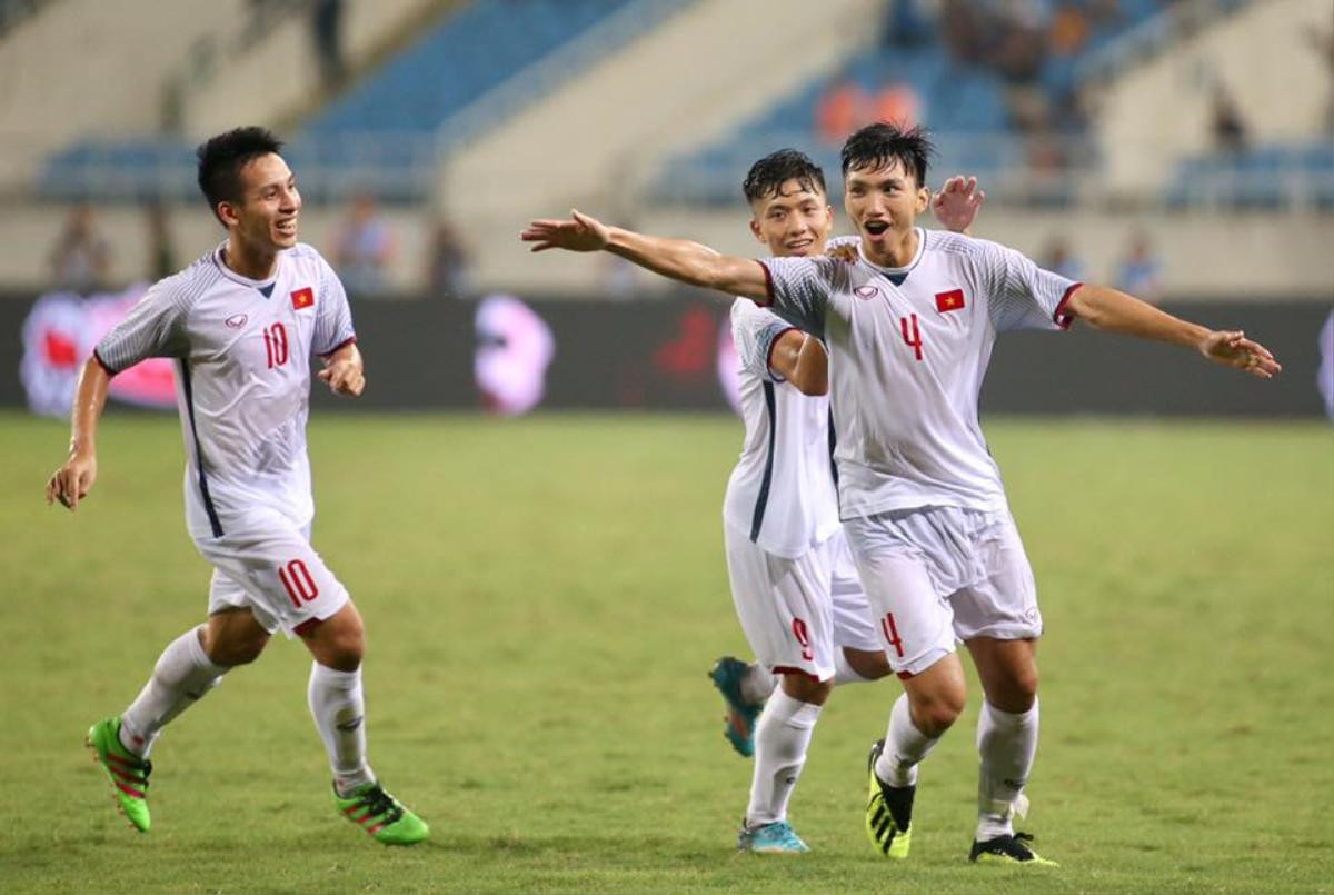 HLV Lê Thụy Hải: 'Đừng bắt Đoàn Văn Hậu xuống U19 Việt Nam' Ảnh 1