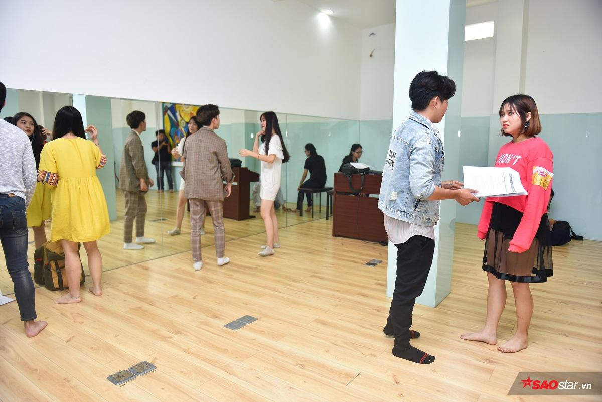 Sinh viên háo hức thử thách diễn xuất tại buổi casting phim sitcom 'Hoán đổi thanh xuân' Ảnh 8