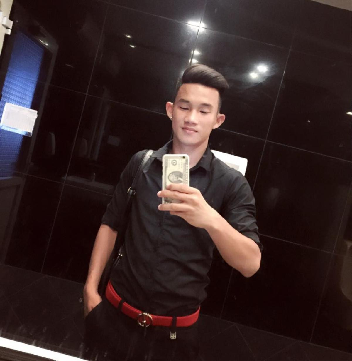 Cận cảnh nhan sắc của hot boy U19 diễn cảnh nóng Ảnh 4