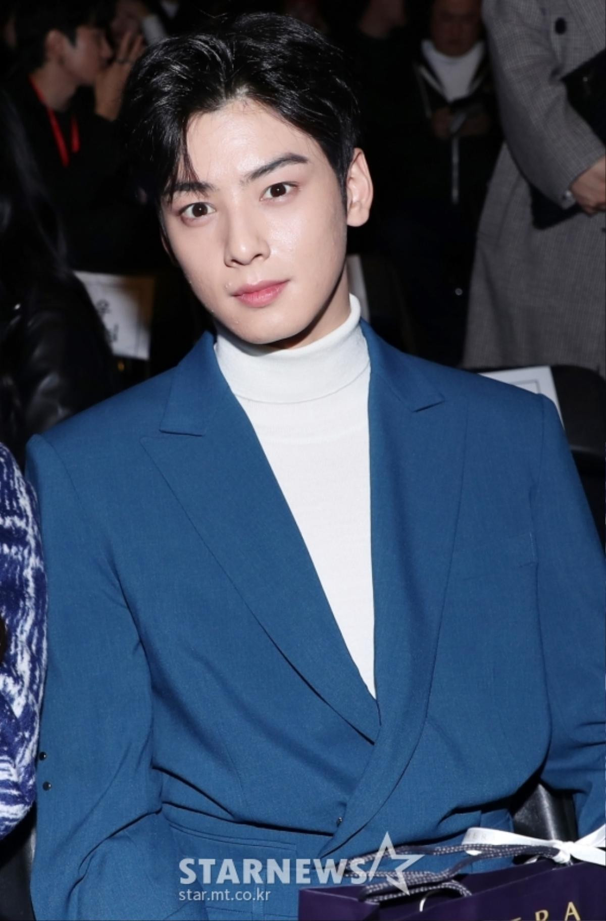 Cha Eun Woo, Winner, Sunmi cùng Ahn Jae Hyun và Lee Da Hee chiếm postlight tại 'Hera Seoul Fashion Week' ngày 3 Ảnh 2