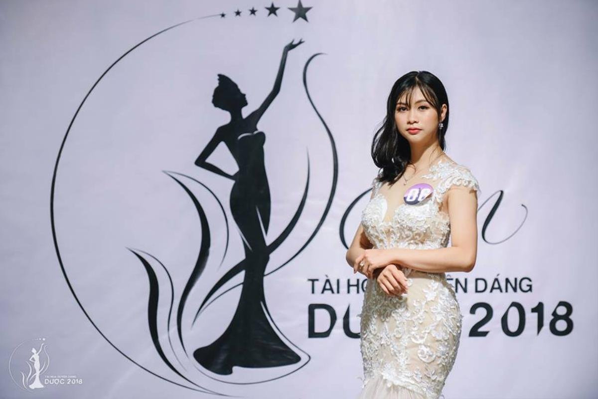 Ngoài hot girl 'Nóng cùng World Cup' Trâm Anh, gái học Dược còn nhiều người xinh hơn thế nữa kia! Ảnh 12