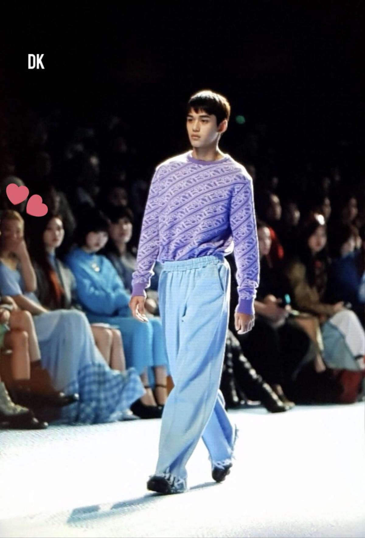 Dù bị mặc quần áo độc lạ, Lucas (NCT) vẫn nổi bần bật trên sàn diễn catwalk chuyên nghiệp Ảnh 7