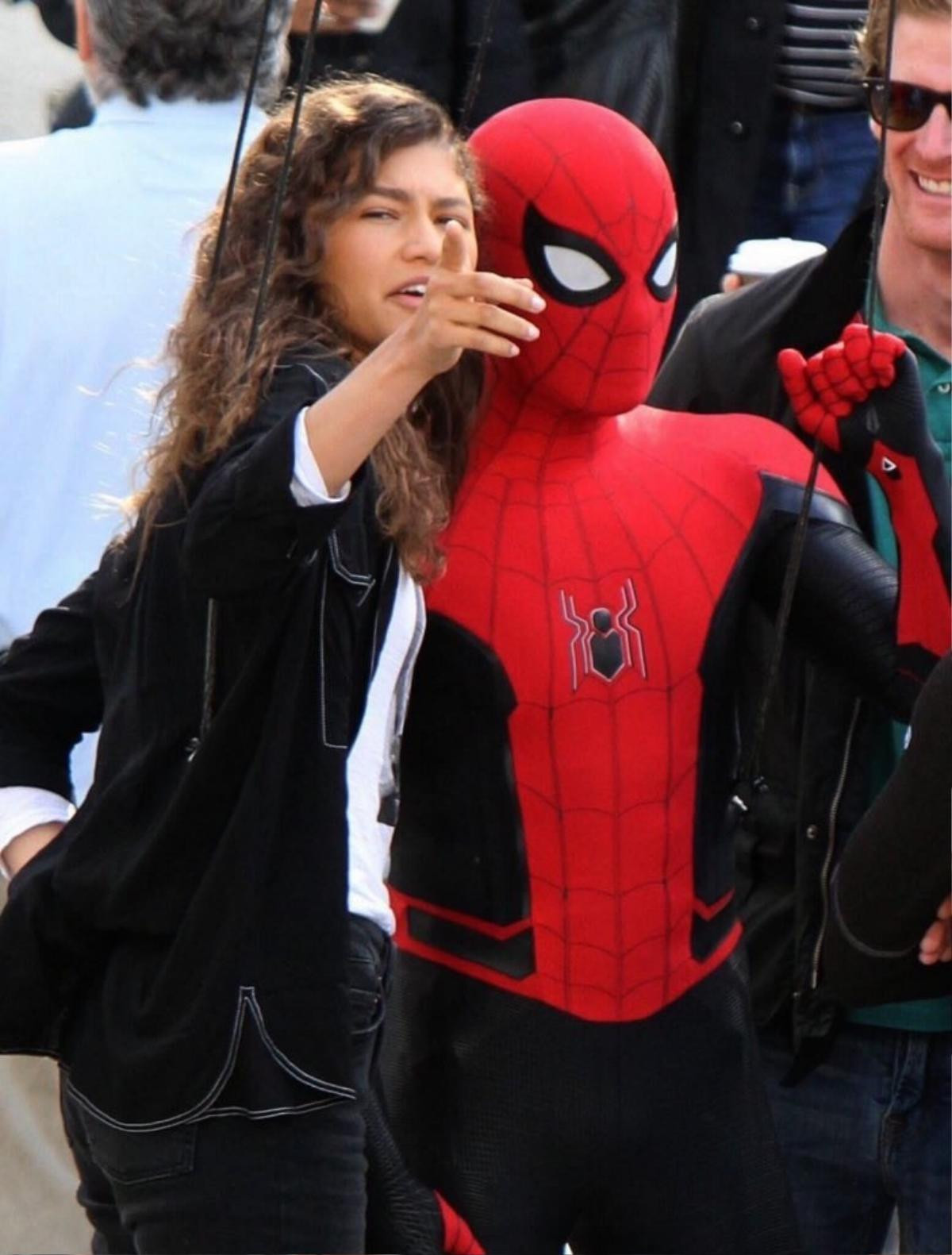 'Spider-Man 2' chính thức đóng máy: Hàng loạt hình ảnh của Tom Holland và Zendaya được tiết lộ! Ảnh 2