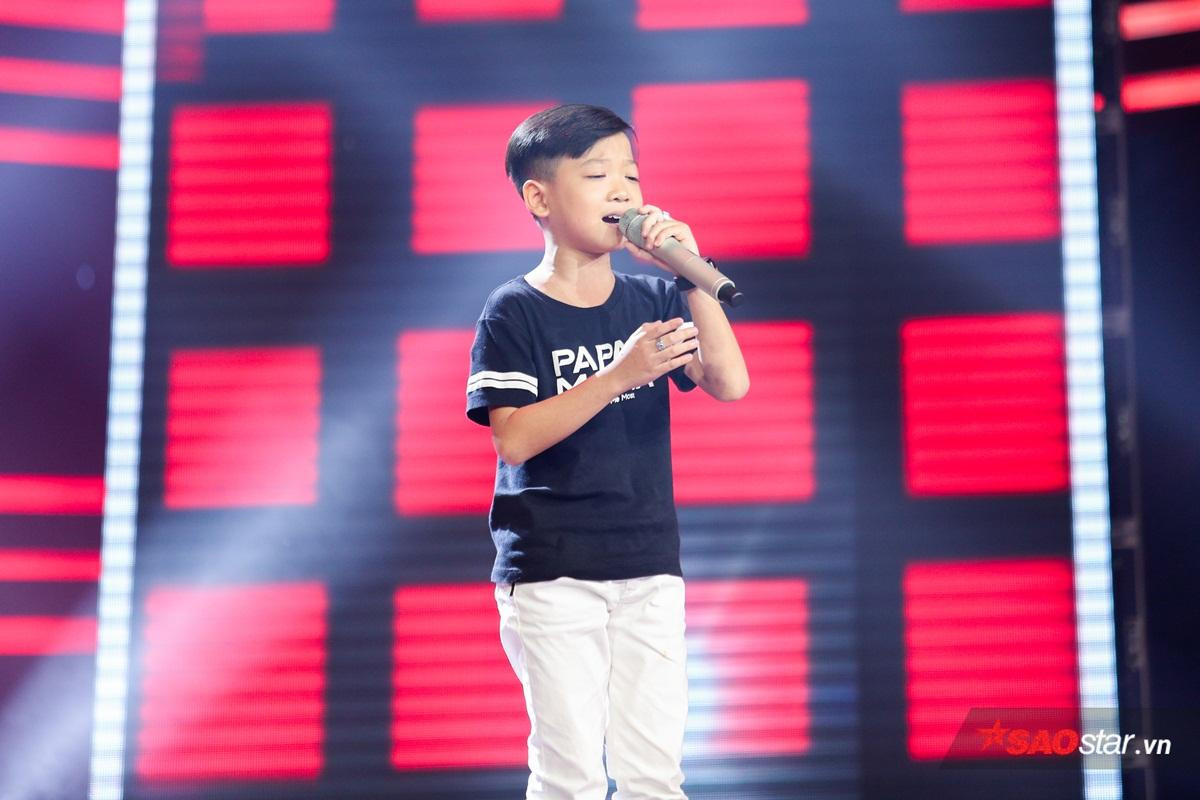 Duy nhất trong lịch sử The Voice Kids: Khán giả nhí lên sân khấu trình diễn lấp chỗ trống chinh phục cả 6 HLV Ảnh 6