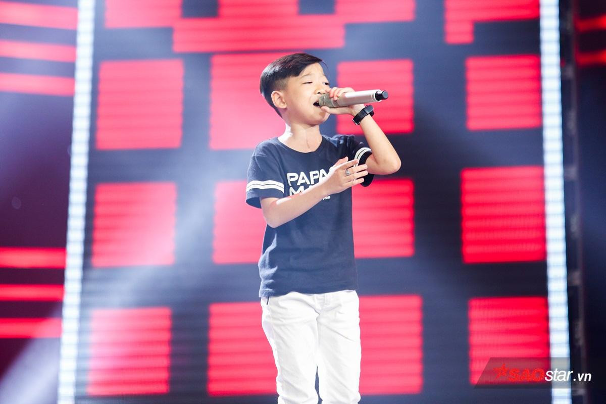 Duy nhất trong lịch sử The Voice Kids: Khán giả nhí lên sân khấu trình diễn lấp chỗ trống chinh phục cả 6 HLV Ảnh 4