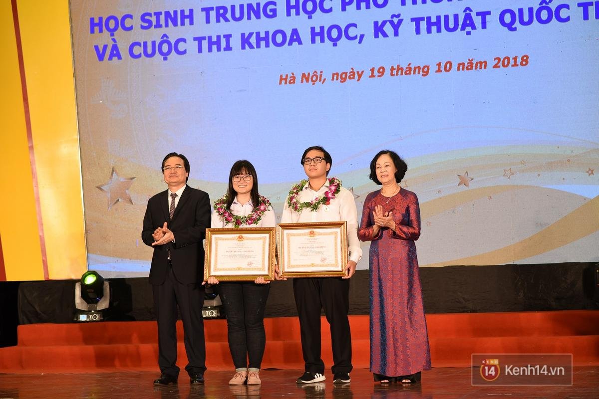 Nữ sinh 2000 giành HCV Olympic Sinh học Quốc tế, đạt kỷ lục thí sinh có điểm thi cao nhất thế giới: Ba lô đến trường nặng 8kg toàn là sách vở Ảnh 5