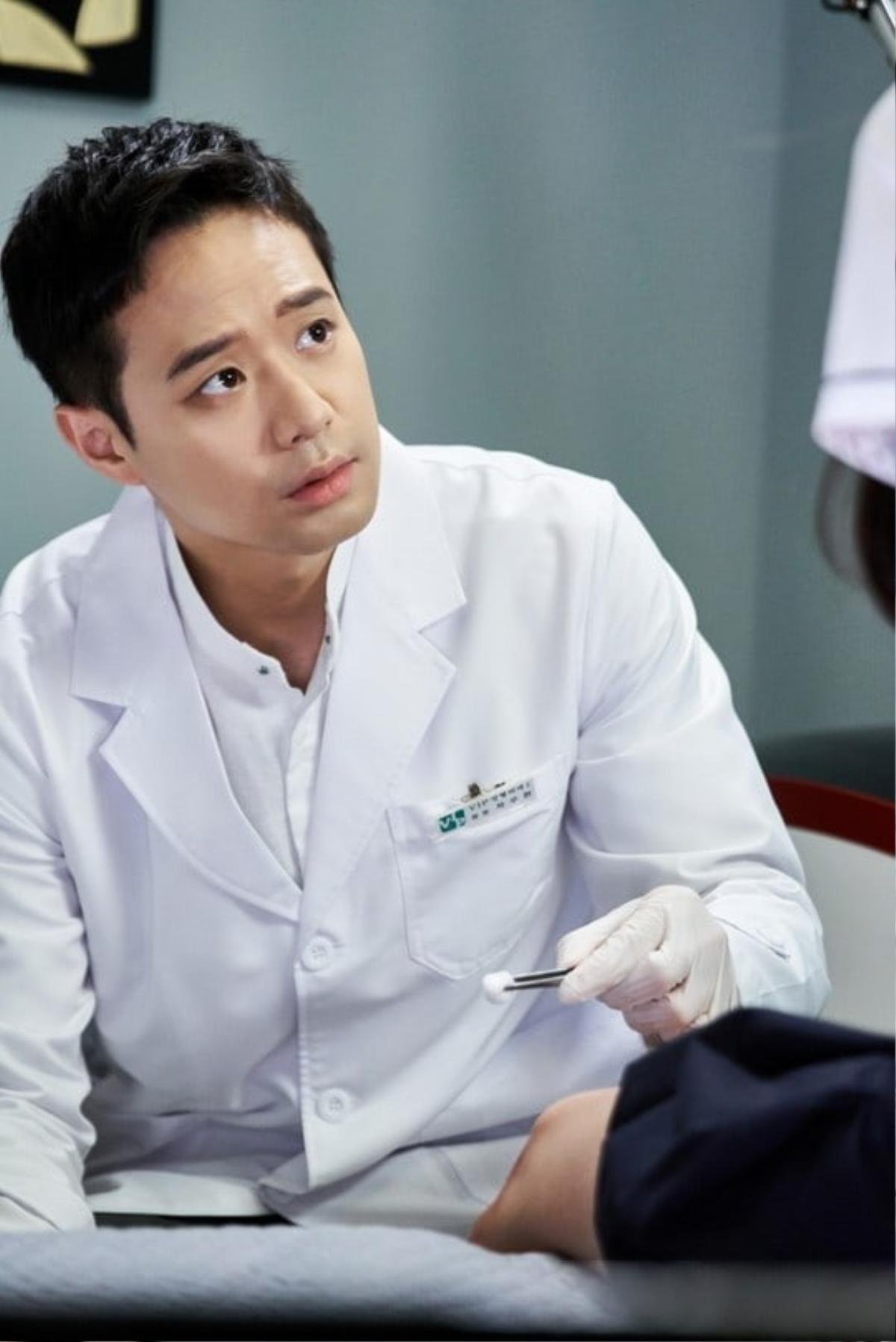 Chun Jung Myung trở thành bác sĩ trong bộ phim truyền hình mới 'Love Alert' của đài MBN Ảnh 1