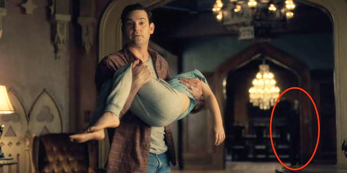 Giật mình run sợ trước dàn ma quỷ 'trốn chui trốn nhủi' của 'The Haunting of Hill House' Ảnh 14