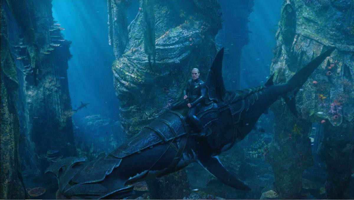 ‘Aquaman’ tung hình ảnh mới: Cá mập đầu búa và khủng long đại dương làm thú cưỡi cho người đáy biển Ảnh 2