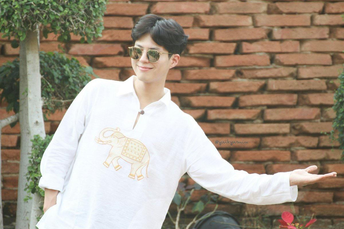 Park Bo Gum chính thức 'xuống tóc', từ chàng lãng tử biến thành cậu ngố trong 'Boyfriend' Ảnh 9