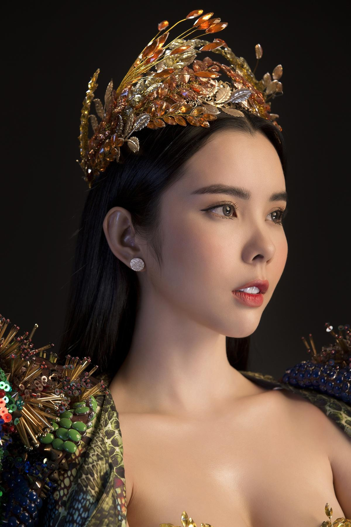 Huỳnh Vy khoe hình thể bốc lửa với 'Nữ thần mùa màng' nặng 20 kg ở Miss Tourism Queen Worldwide 2018 Ảnh 6