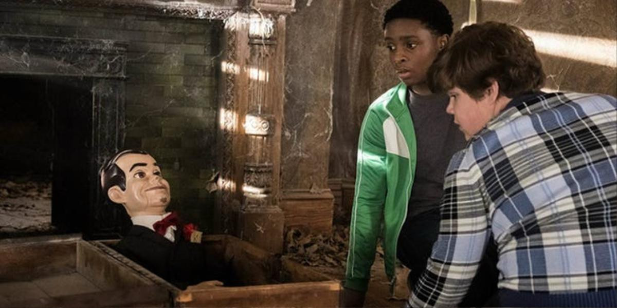 'Goosebumps 2: Haunted Halloween': Kém hấp dẫn so với phần đầu nhưng vẫn đủ giải trí đối với khán giả nhỏ tuổi Ảnh 2