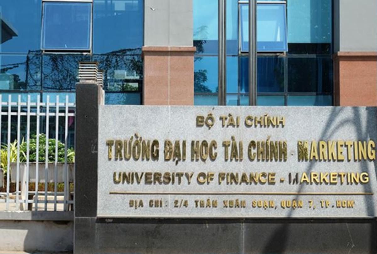 Đại học yêu cầu sinh viên phải mặc áo thun có cổ đã là gì nếu so với hàng loạt nội quy tréo ngoe của các trường học này Ảnh 1