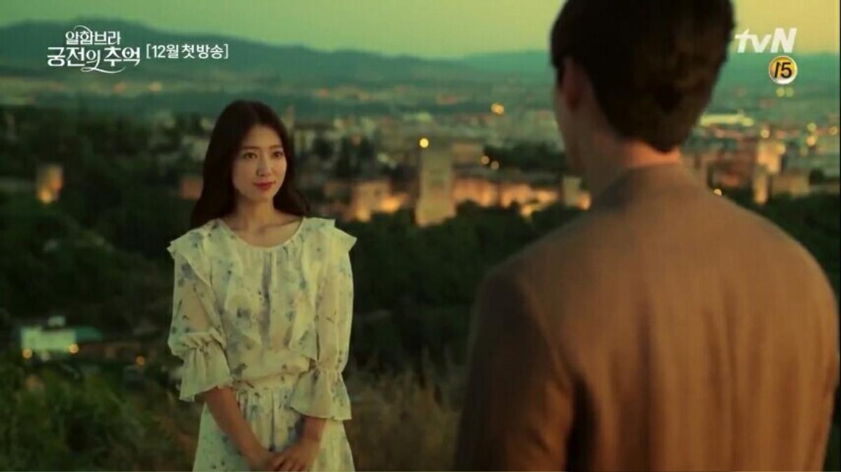 'Memories of the Alhambra' tung ảnh đầu tiên, liệu Park Shin Hye có phù hợp với vai bà chủ quán trọ? Ảnh 3