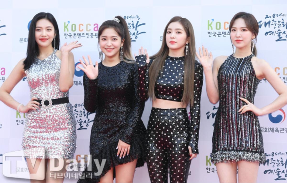 BTS điển trai, Son Ye Jin và Kim Nam Joo đẹp áp đảo Red Velvet tại 'Korean Popular Culture & Arts Awards' Ảnh 32