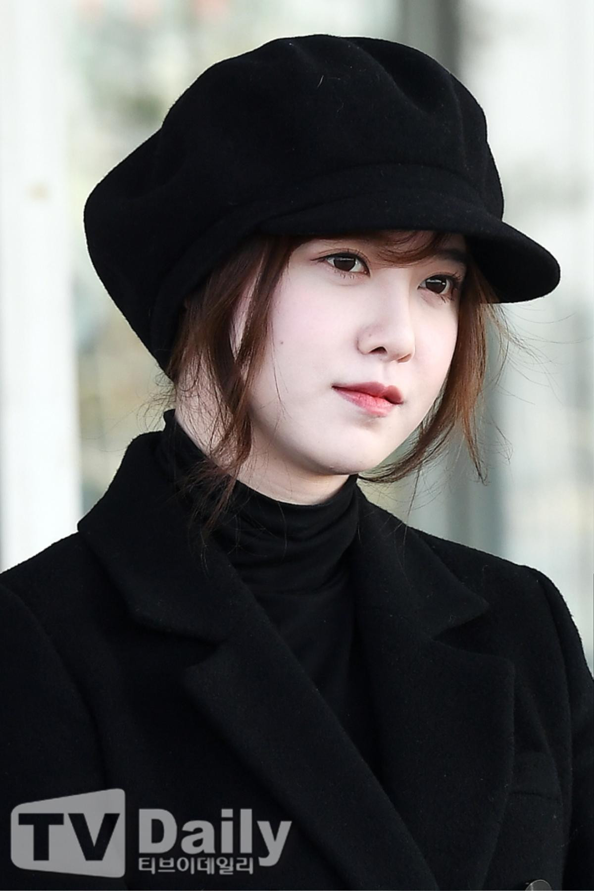 'Hoa ghen thua thắm' trước vẻ ngoài mũm mĩm, xinh xắn của Goo Hye Sun ở sân bay Ảnh 11