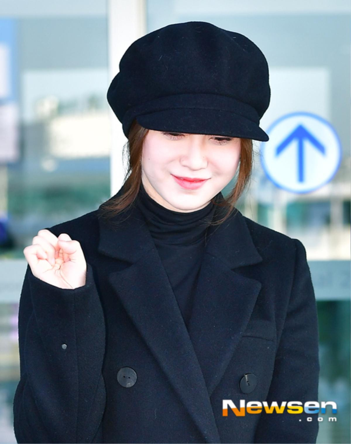 'Hoa ghen thua thắm' trước vẻ ngoài mũm mĩm, xinh xắn của Goo Hye Sun ở sân bay Ảnh 7