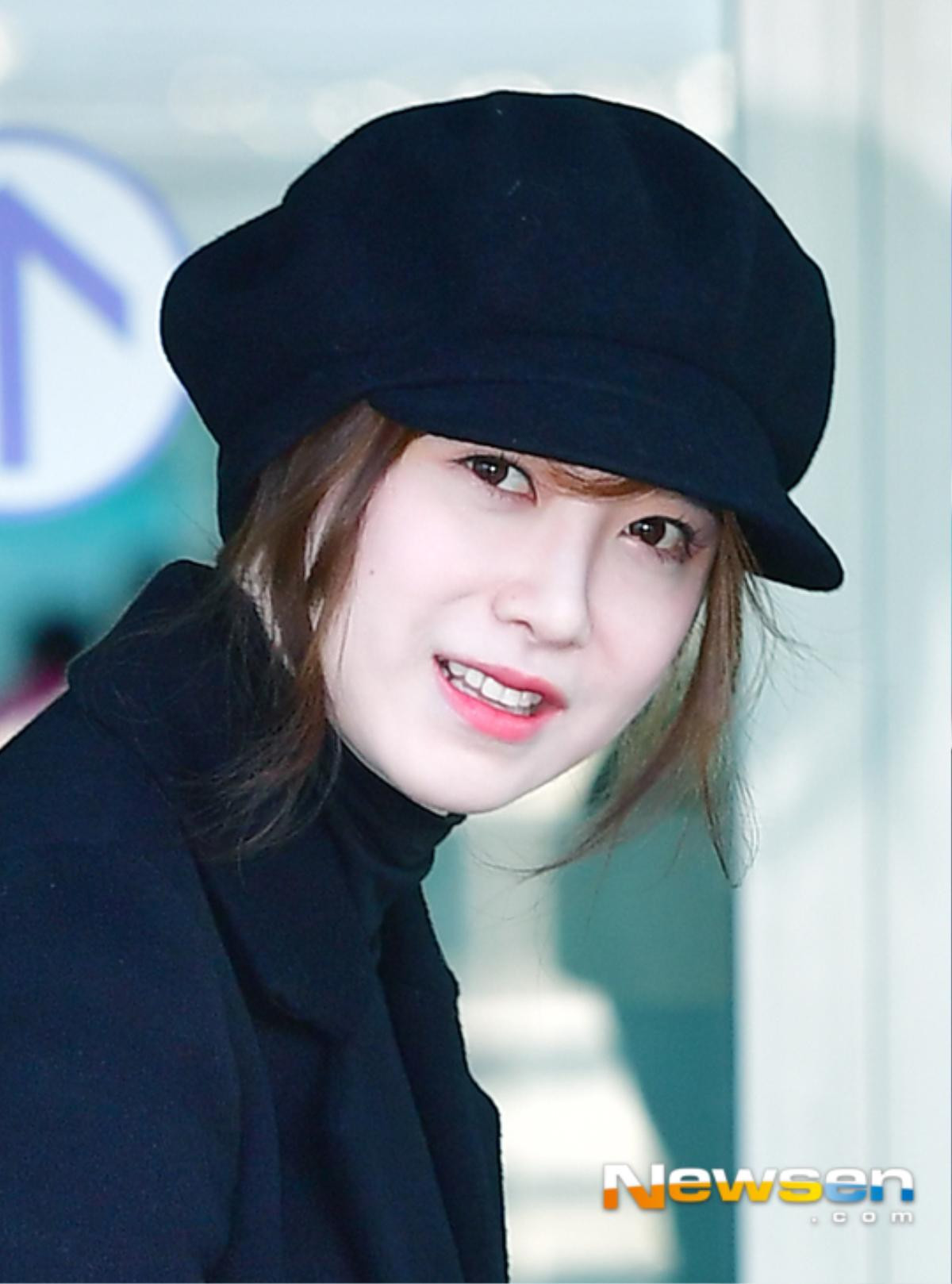 'Hoa ghen thua thắm' trước vẻ ngoài mũm mĩm, xinh xắn của Goo Hye Sun ở sân bay Ảnh 2