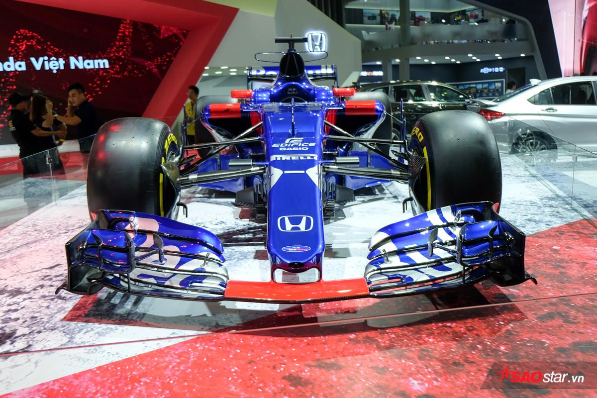 Chiêm ngưỡng xe đua F1 siêu đẹp của đội đua Red Bull Toro Rosso Honda tại VMS 2018 Ảnh 1