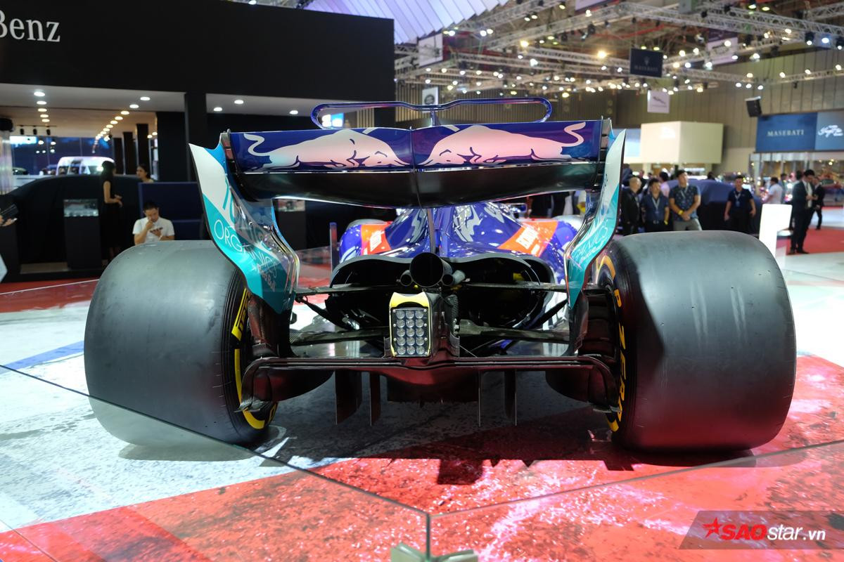 Chiêm ngưỡng xe đua F1 siêu đẹp của đội đua Red Bull Toro Rosso Honda tại VMS 2018 Ảnh 7