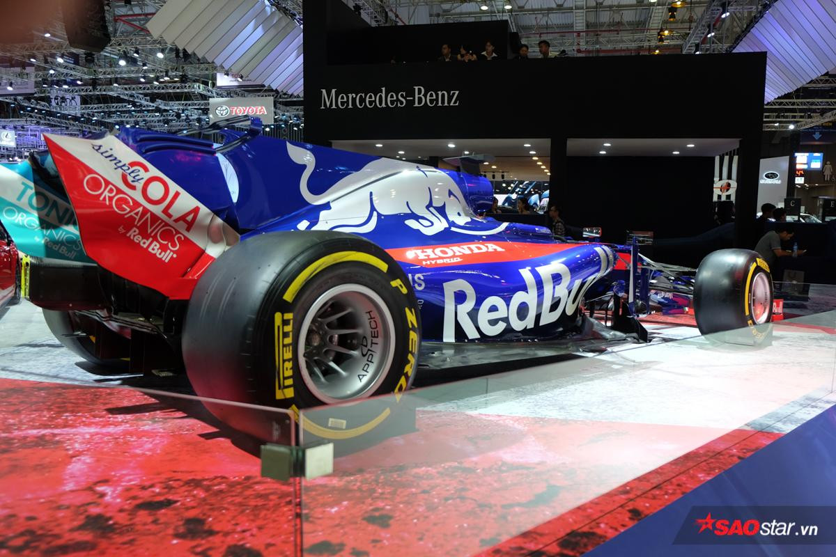 Chiêm ngưỡng xe đua F1 siêu đẹp của đội đua Red Bull Toro Rosso Honda tại VMS 2018 Ảnh 3