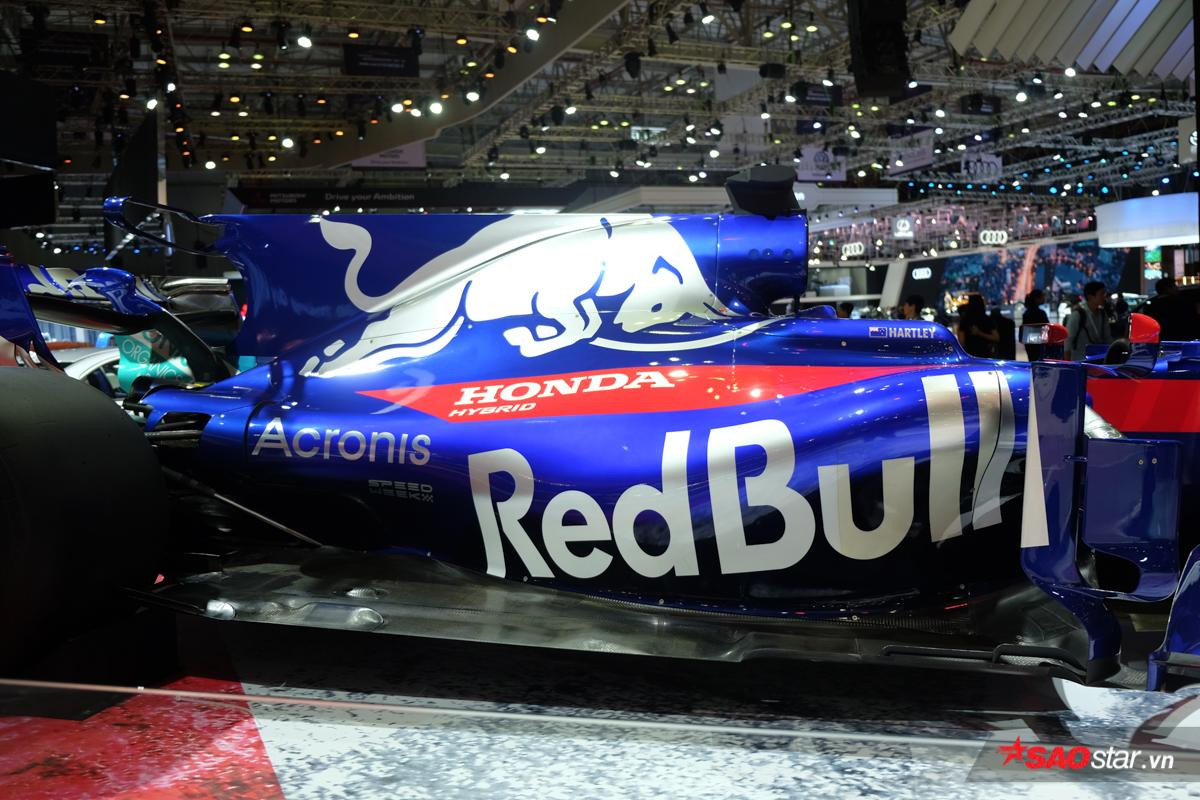 Chiêm ngưỡng xe đua F1 siêu đẹp của đội đua Red Bull Toro Rosso Honda tại VMS 2018 Ảnh 6