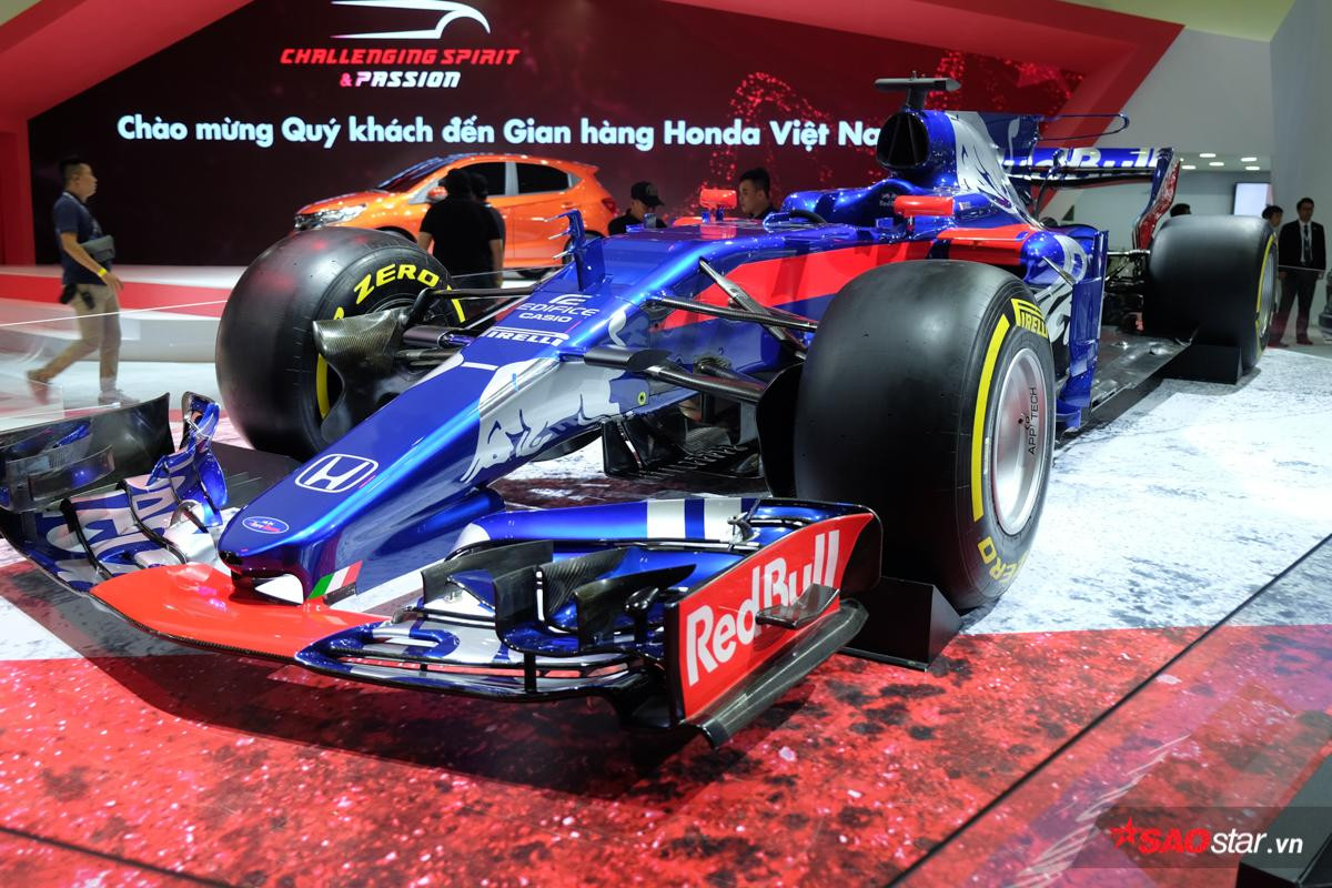 Chiêm ngưỡng xe đua F1 siêu đẹp của đội đua Red Bull Toro Rosso Honda tại VMS 2018 Ảnh 2