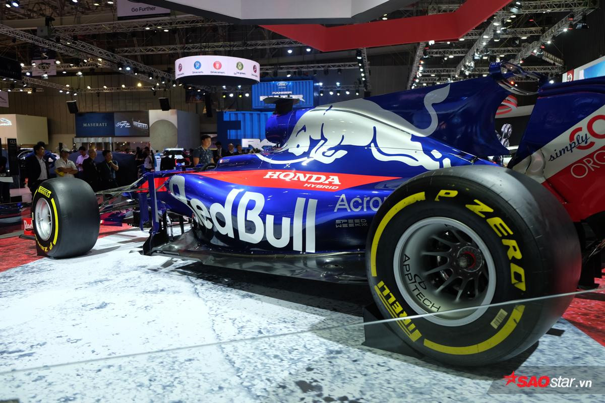 Chiêm ngưỡng xe đua F1 siêu đẹp của đội đua Red Bull Toro Rosso Honda tại VMS 2018 Ảnh 4