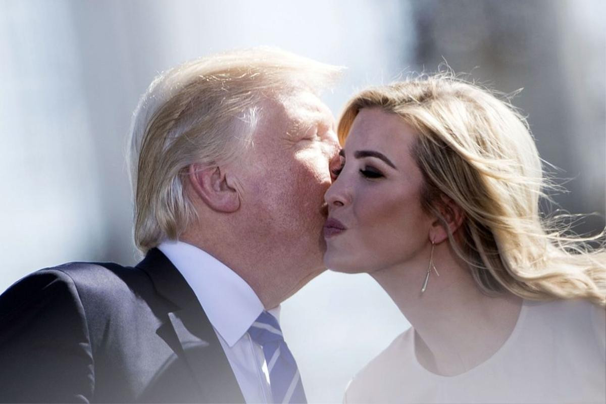 Những điều ít biết về mối quan hệ giữa Tổng thống Trump và 'con gái rượu' Ivanka Ảnh 15