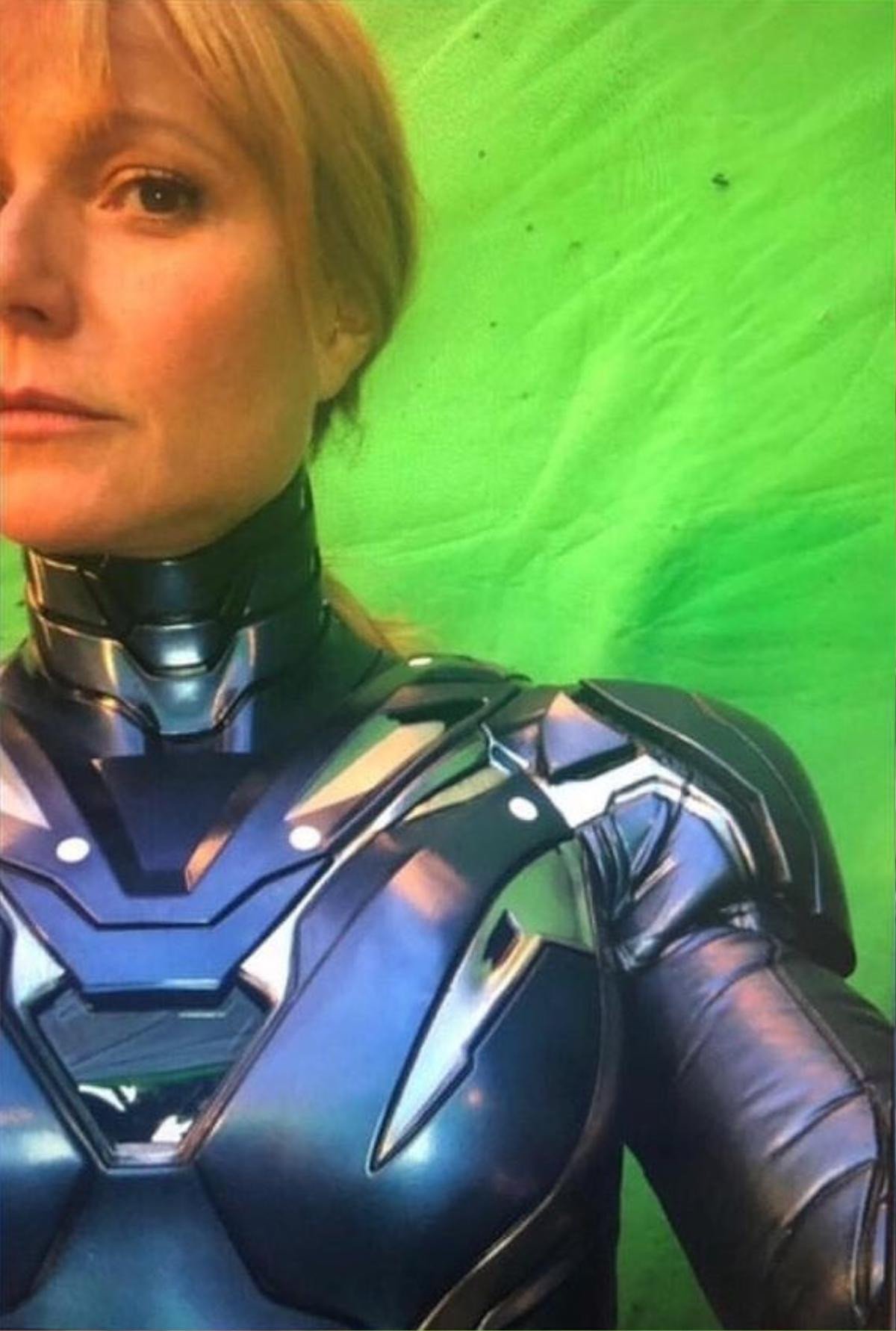 Pepper Potts - Bạn gái Tony Stark vận giáp Iron Man trong ảnh hậu trường ‘Avengers 4’ Ảnh 2