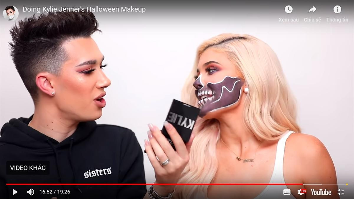 Kylie Jenner makeup đầu lâu đáng sợ cho ngày Halloween, phong cách mắt lộn ngược trở thành hot-trend Ảnh 2