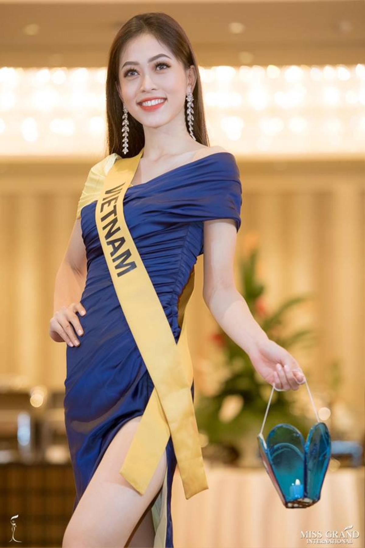 Chung kết Miss Grand International 2018: Phương Nga chỉ cần thi tốt, kêu gọi vote đã có 'hội chị em' Hoa hậu, Á hậu lo Ảnh 6