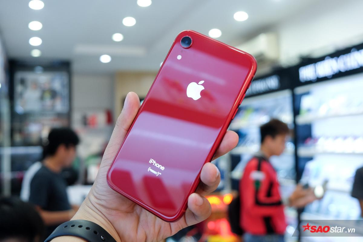 Cận cảnh iPhone Xr đầu tiên vừa về Việt Nam, giá 23,9 triệu đồng Ảnh 6