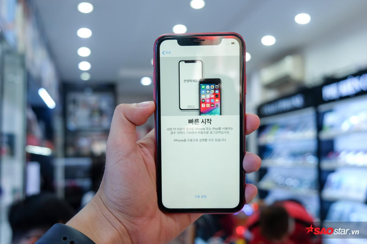 Cận cảnh iPhone Xr đầu tiên vừa về Việt Nam, giá 23,9 triệu đồng Ảnh 2