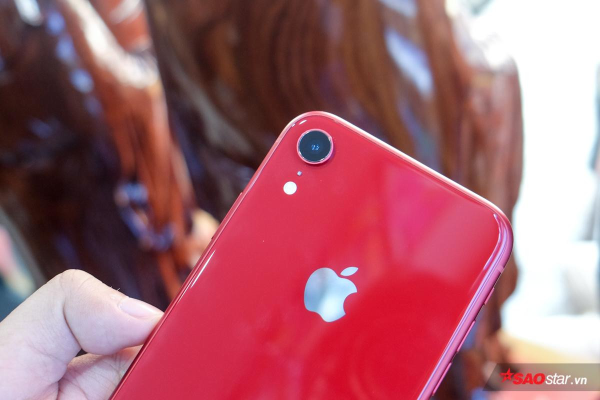 Cận cảnh iPhone Xr đầu tiên vừa về Việt Nam, giá 23,9 triệu đồng Ảnh 4