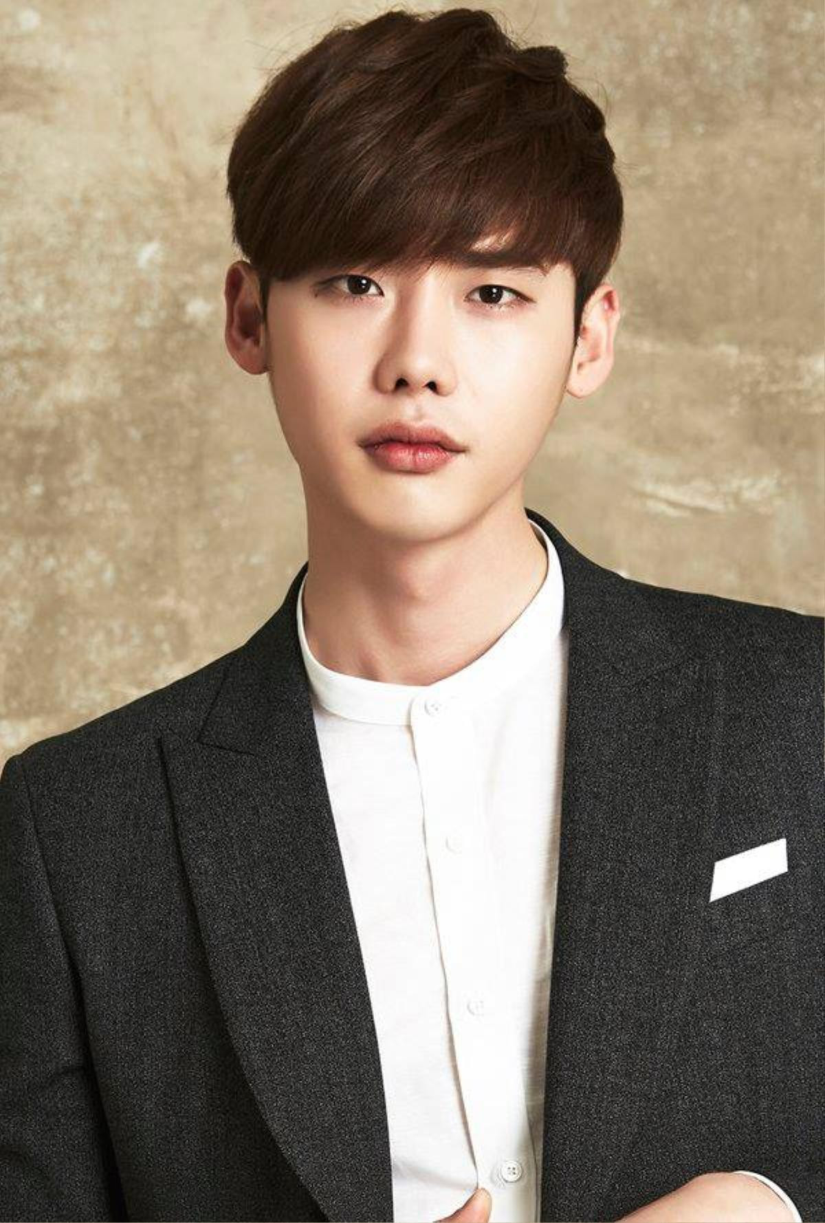 'Mỹ nam' Lee Jong Suk và tâm sự tuổi 30: Du lịch, học piano và mở công ty Ảnh 6