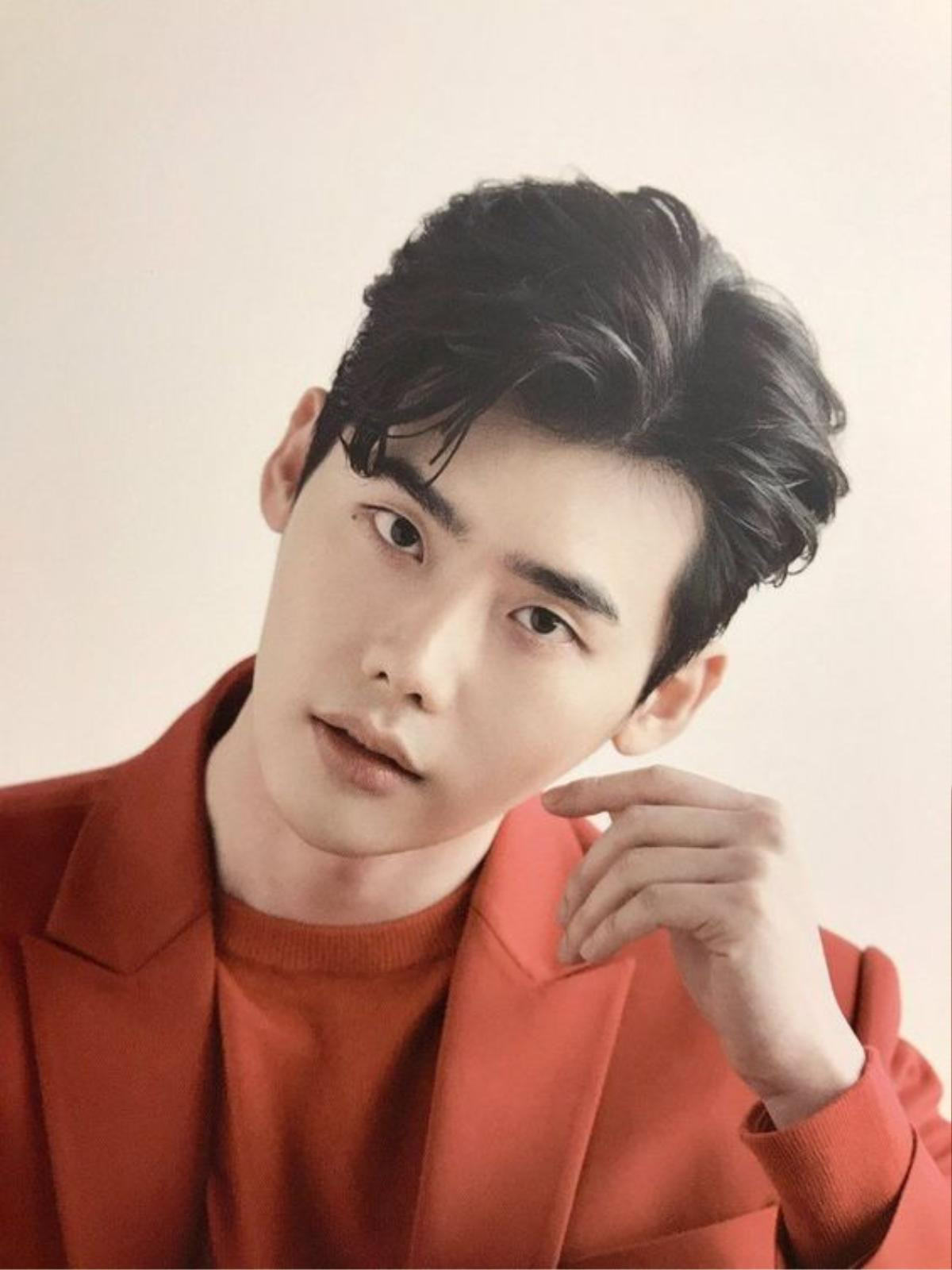 'Mỹ nam' Lee Jong Suk và tâm sự tuổi 30: Du lịch, học piano và mở công ty Ảnh 5