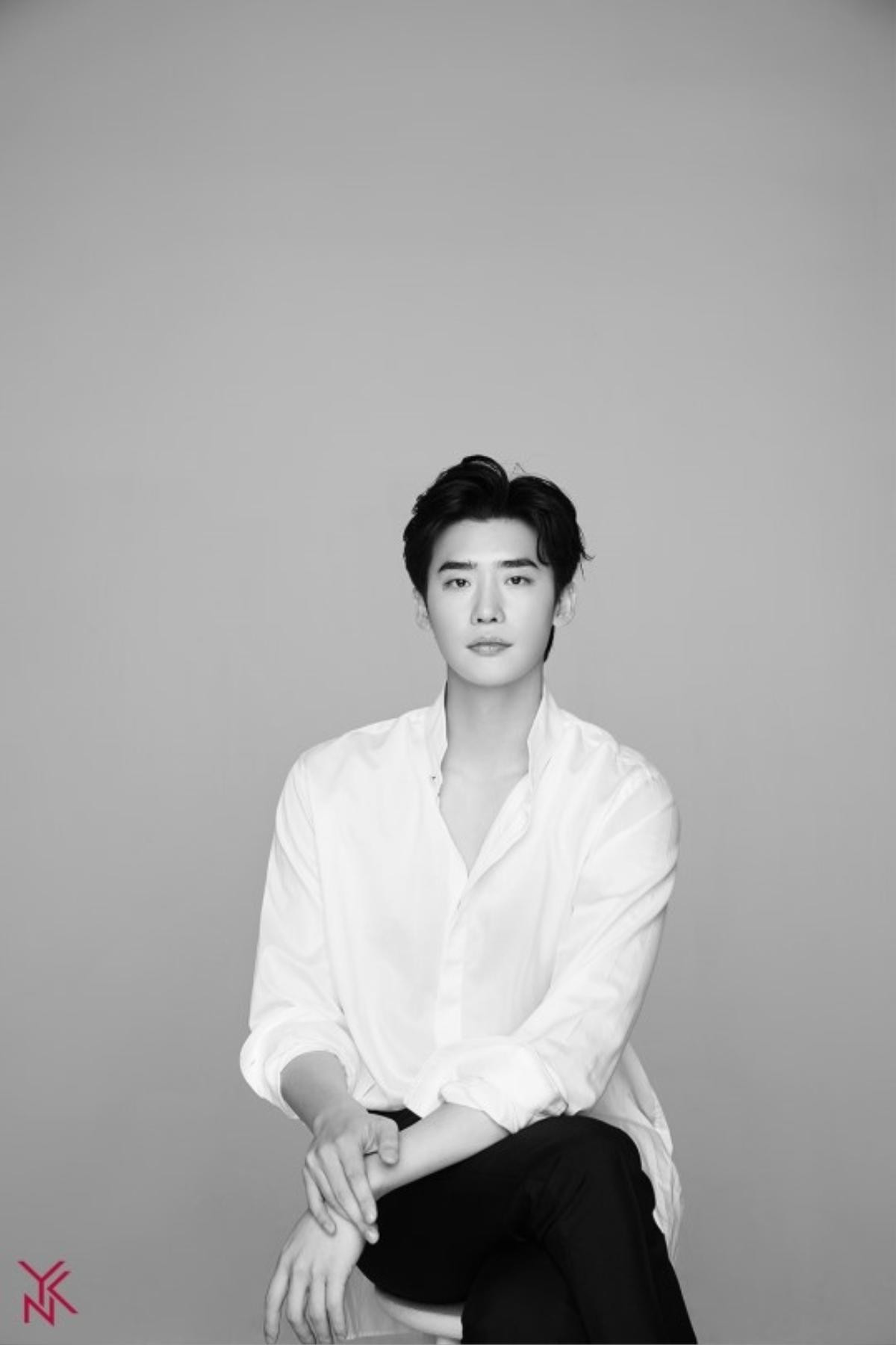 'Mỹ nam' Lee Jong Suk và tâm sự tuổi 30: Du lịch, học piano và mở công ty Ảnh 9