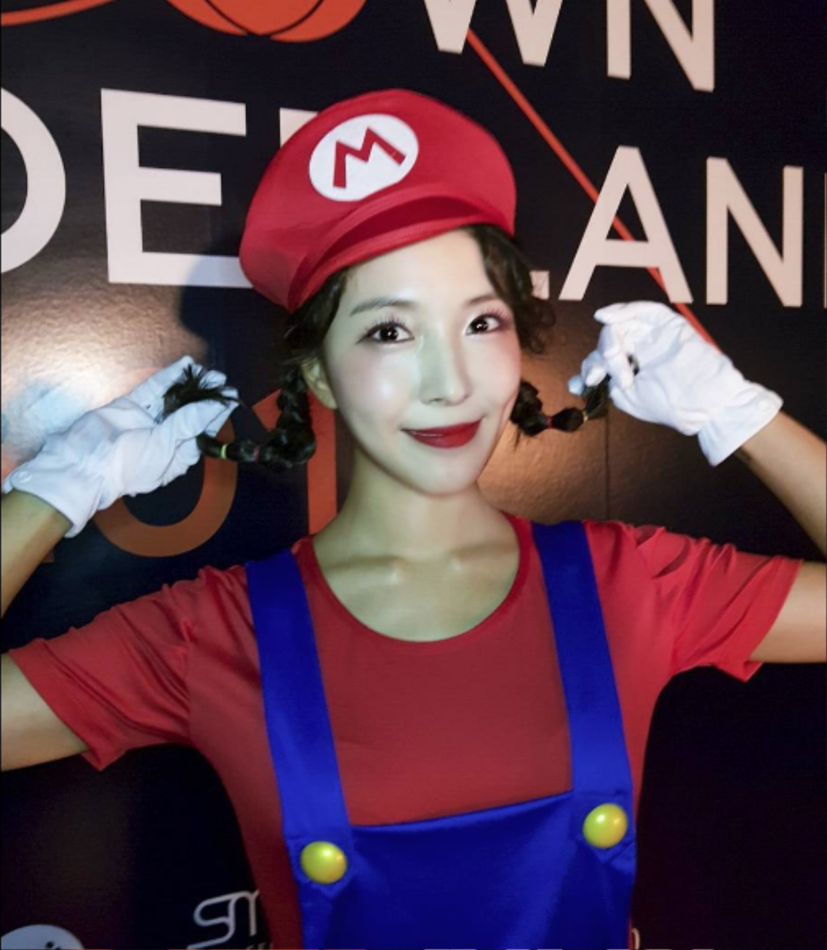 Những trang phục Halloween vừa buồn cười vừa sợ ai nhìn cũng muốn 'té ghế' của sao Kpop Ảnh 23