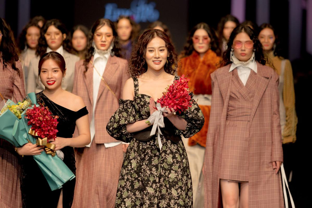 'Quỳnh búp bê' gây bất ngờ khi khoe trình catwalk, diễn 'điên đảo' với vị trí vedette Ảnh 4