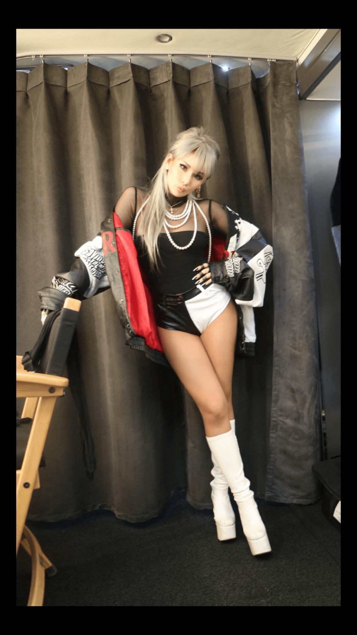 CL (2NE1) đã trở lại với hình tượng nữ thần có body hút mắt khiến fan thổn thức Ảnh 2