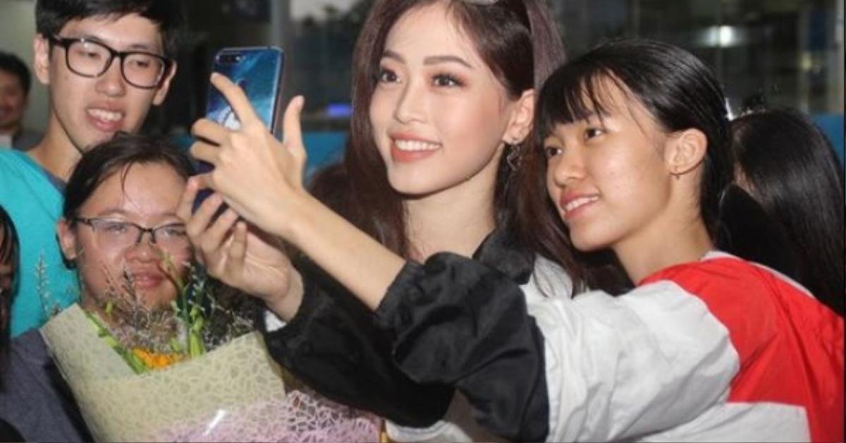 Miss Grand Phương Nga về nước trong vòng tay ấm áp của gia đình và các fan hâm mộ Ảnh 8