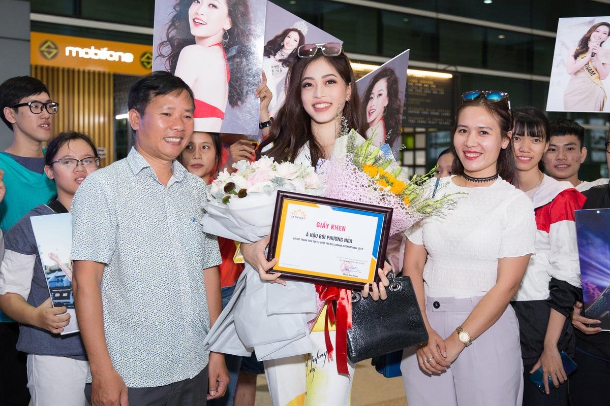 Miss Grand Phương Nga về nước trong vòng tay ấm áp của gia đình và các fan hâm mộ Ảnh 4