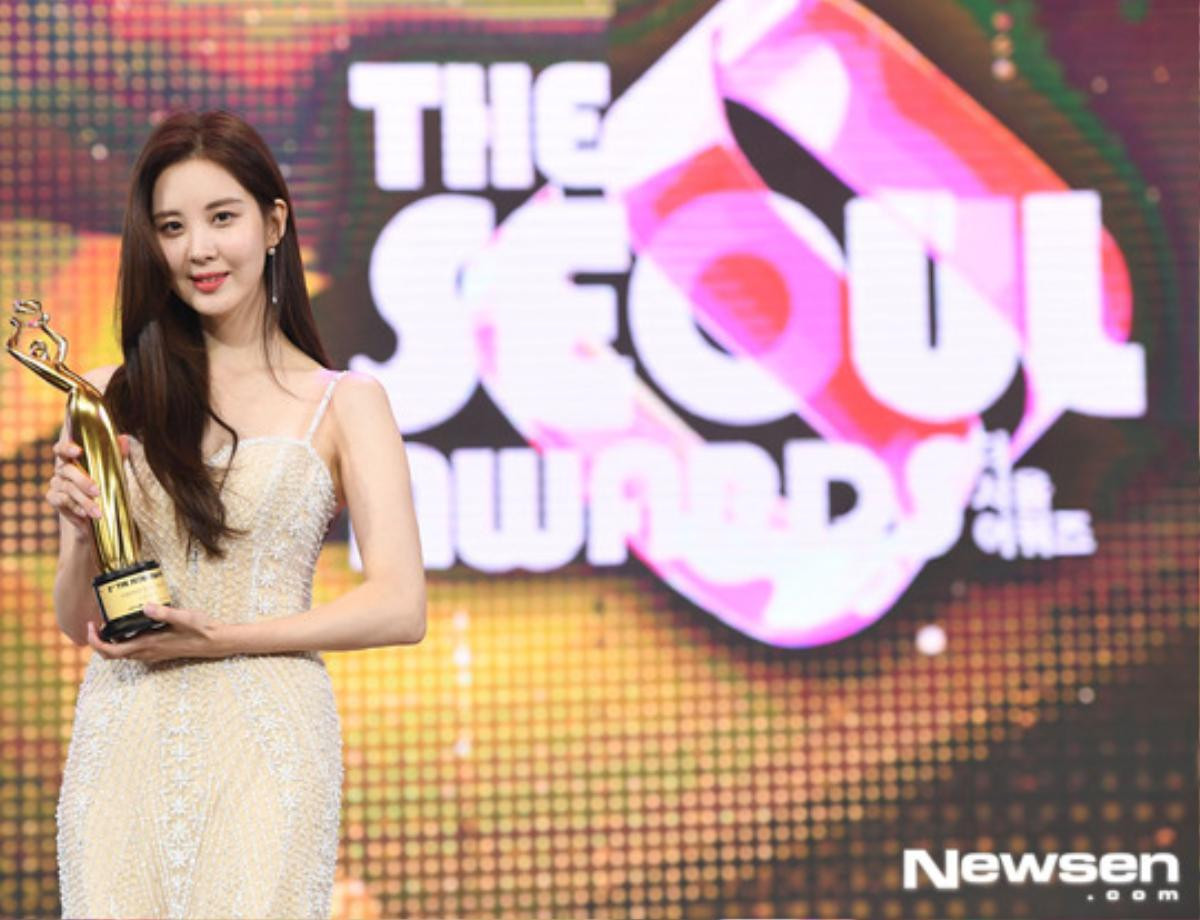 Kết quả 'The Seoul Awards 2018': 'Thử thách thần chết' gom hết giải, Son Ye Jin - Jung Hae In ôm nhau trên sân khấu Ảnh 24