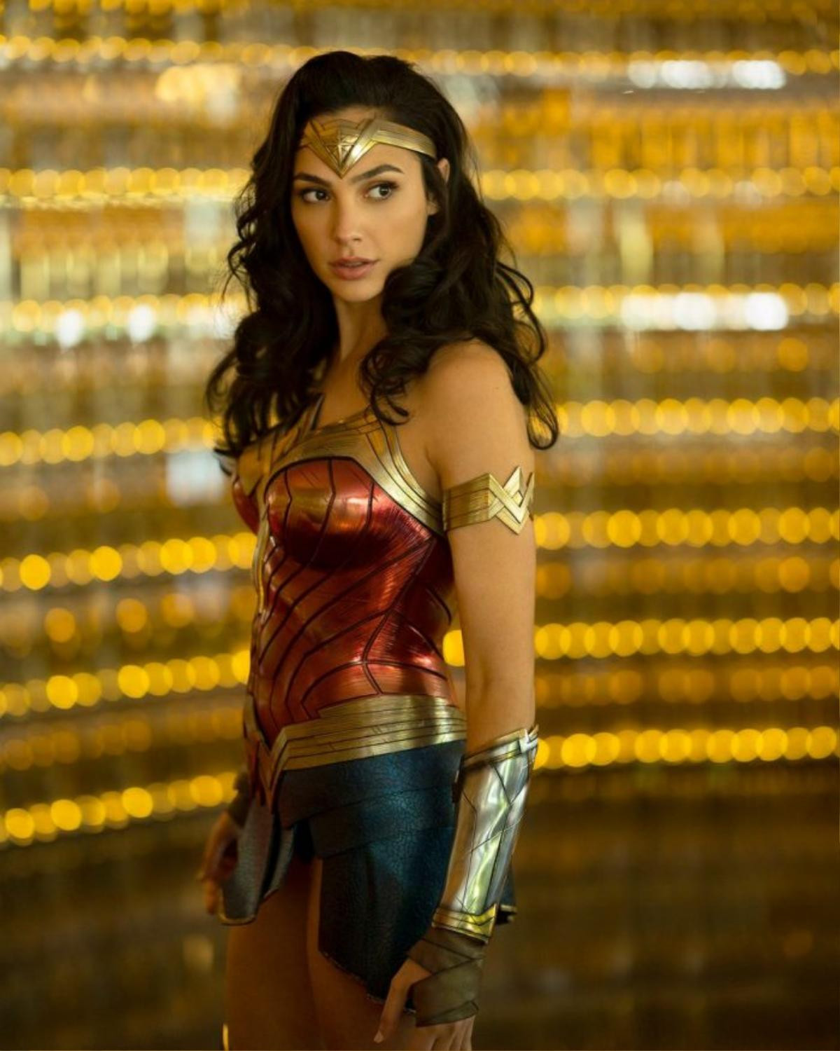 Gal Gadot và bạn diễn đẹp rực rỡ trên phim trường ‘Wonder Woman 1984’ Ảnh 1