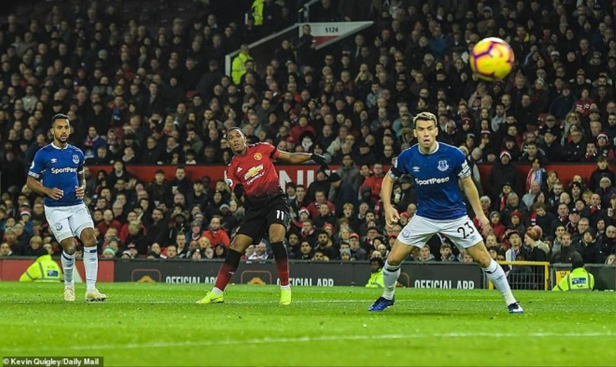 Pogba vừa lập công vừa mắc lỗi, M.U thắng chật vật Everton Ảnh 2