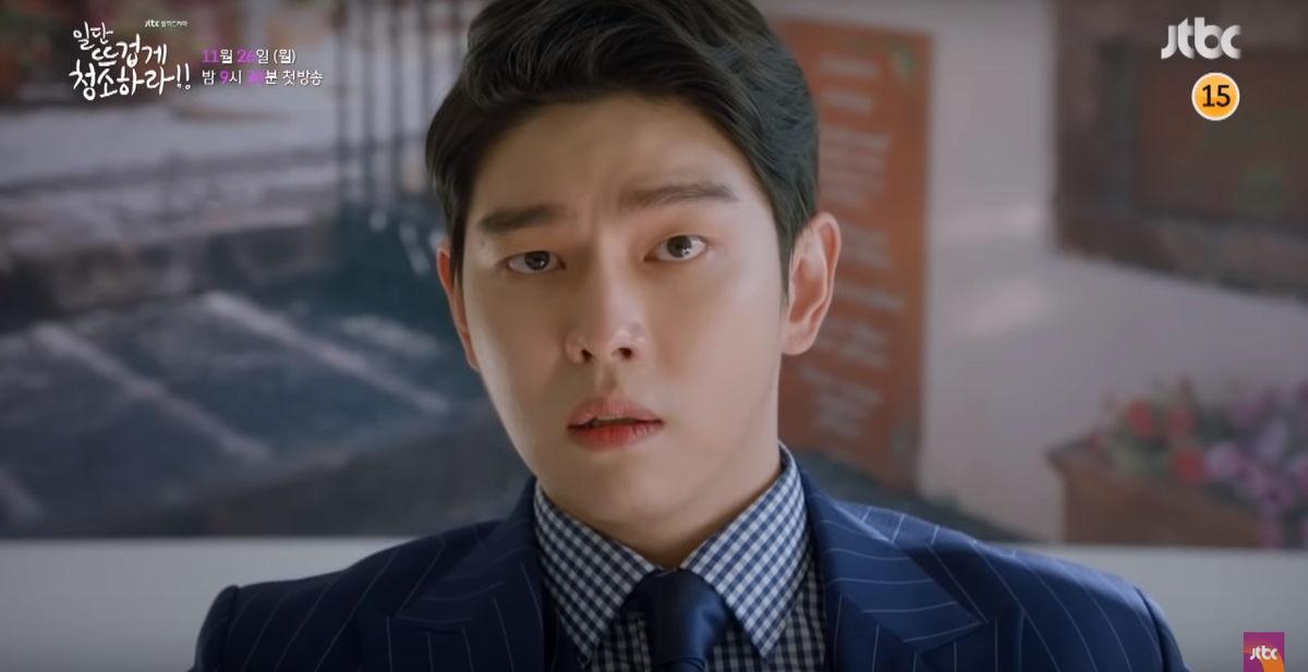 Kim You Jung lôi thôi, đầu bù, tóc rối khiến Yoon Kyun Sang sợ phát khiếp trong teaser đầu tiên của 'Clean with Passion for Now' Ảnh 8