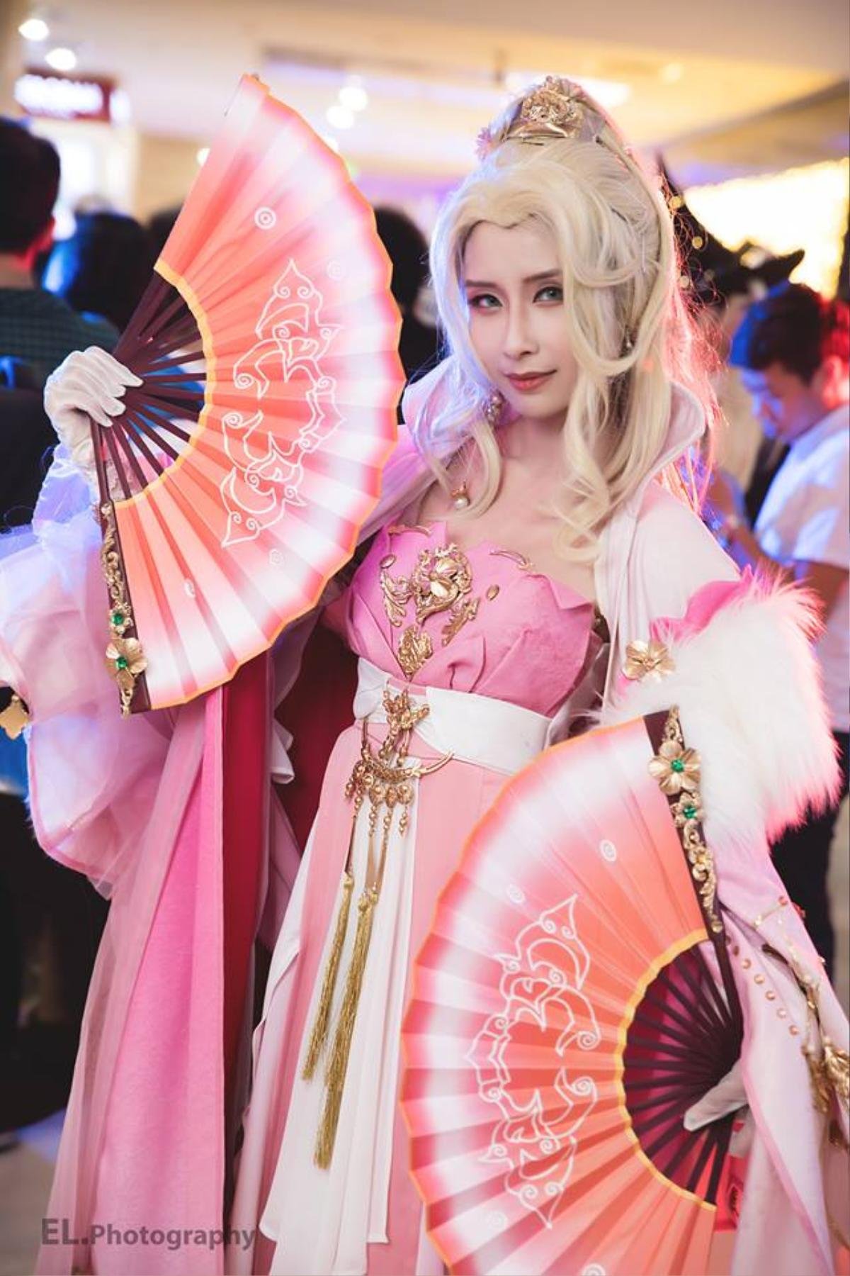 Cosplayer mùa Halloween: Từ đáng sợ đến dễ thương bất ngờ Ảnh 1