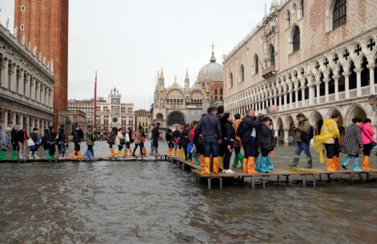 Cảnh tượng 70% thành phố Venice chìm trong biển nước, có khu vực ngập tới ngang tới thắt lưng Ảnh 10