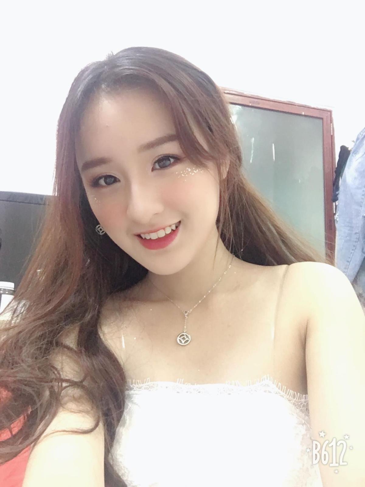 Hóa ra hot girl Hà Thành đang 'gây thương nhớ' với góc nghiêng thần thánh là mẫu look book quen mặt và có tài nấu ăn cực đỉnh Ảnh 10